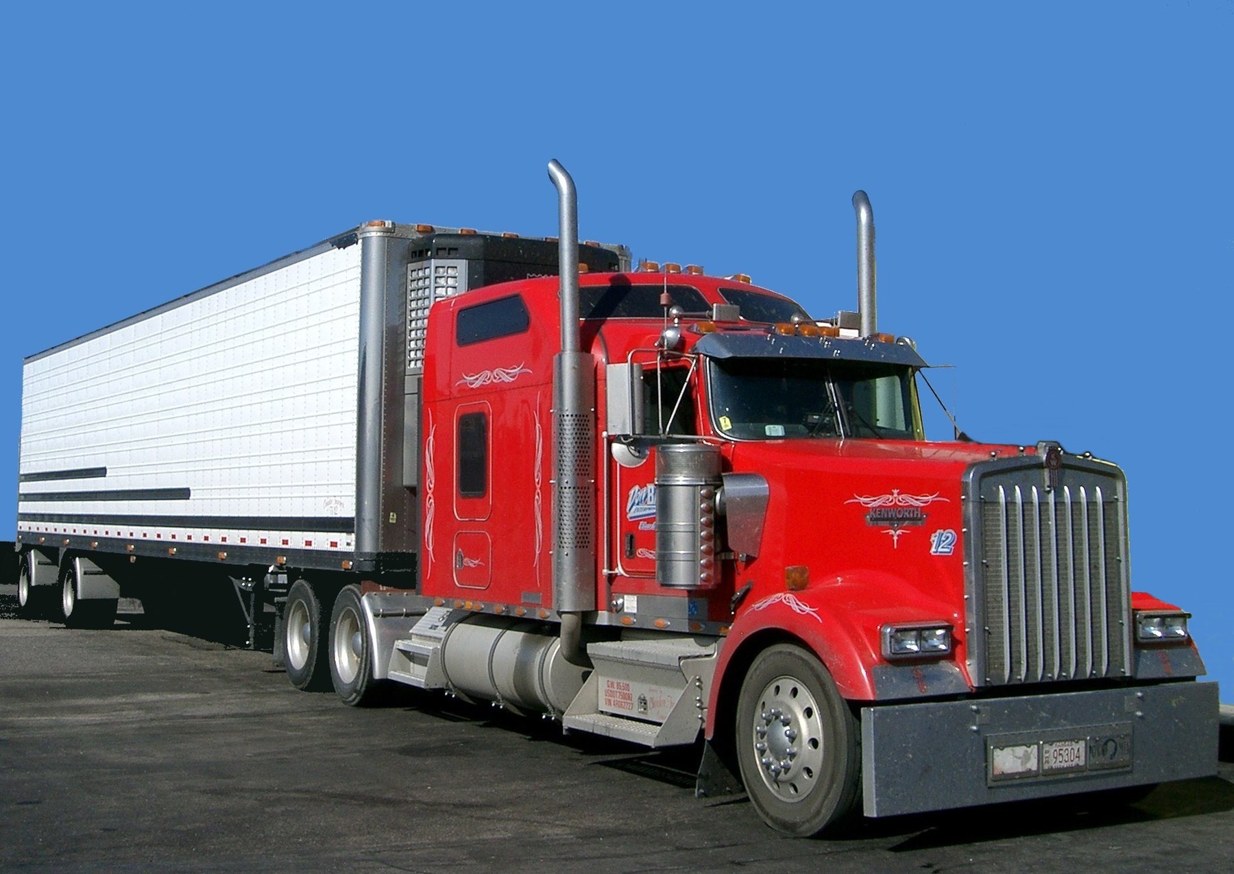 Tractor unit hauling a trailer